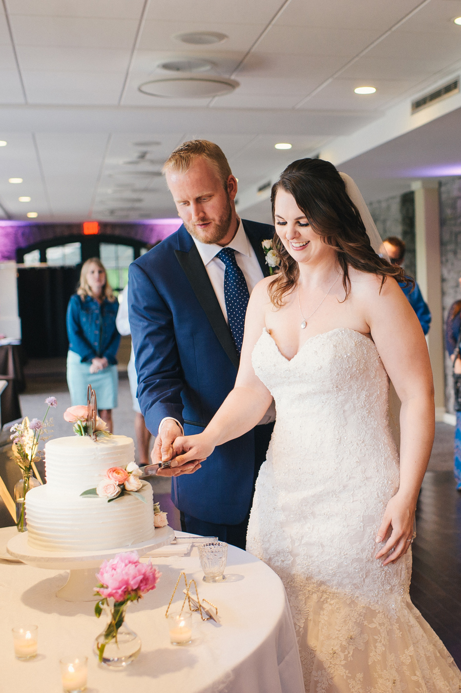 bride and groom cutting cake from ohlson's bakery